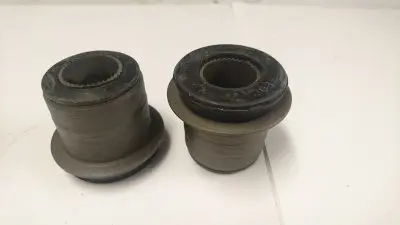 Övre länkarmsbussning