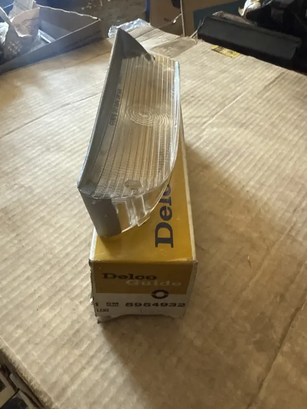 Oldsmobile 1964 F85 442 höger lampglas NOS