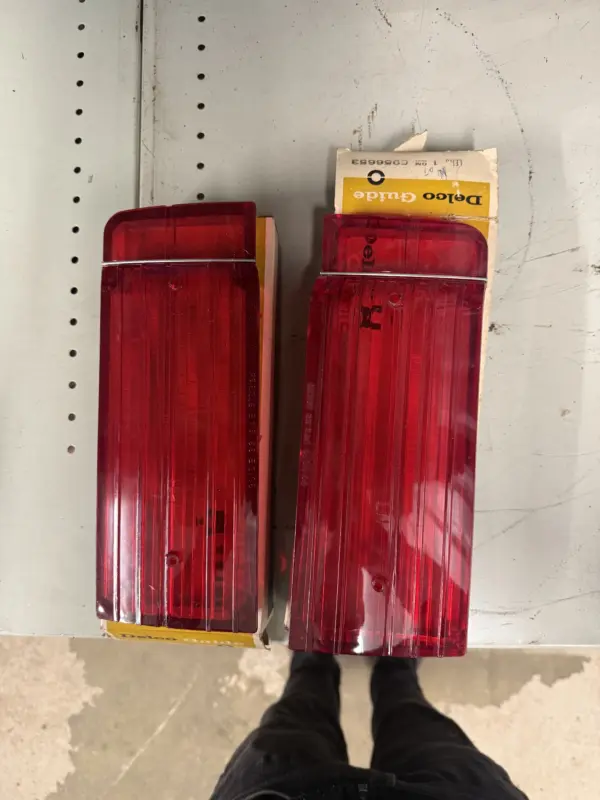NOS 1965 oldsmobile baklampsglas