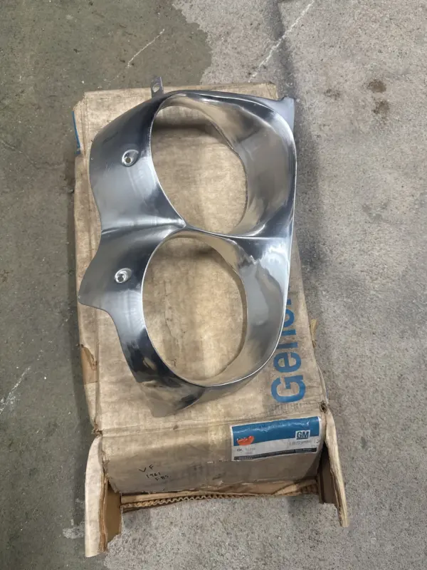 NOS vänster lampsarg 1961 F85