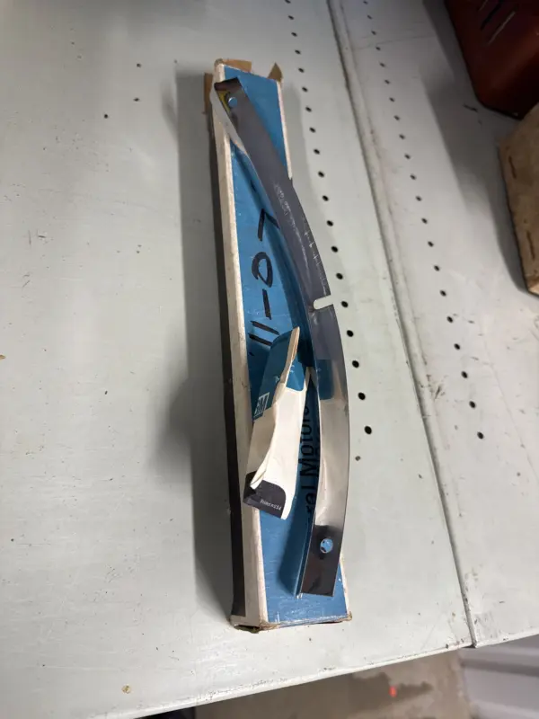 Vänster list hjulhus NOS 63-64