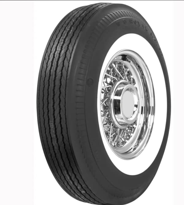 U.S Royal 8.20-15 . 2-1/4 vit sida