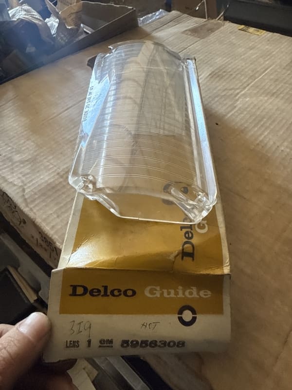 Oldsmobile 1965 Parkljusglas NOS Höger