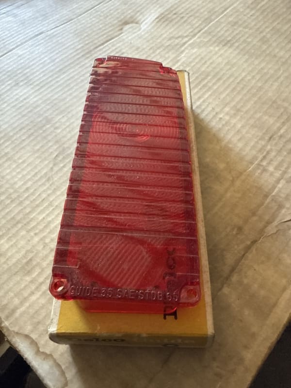 Oldsmobile 1965 88 höger övre lampglas NOS